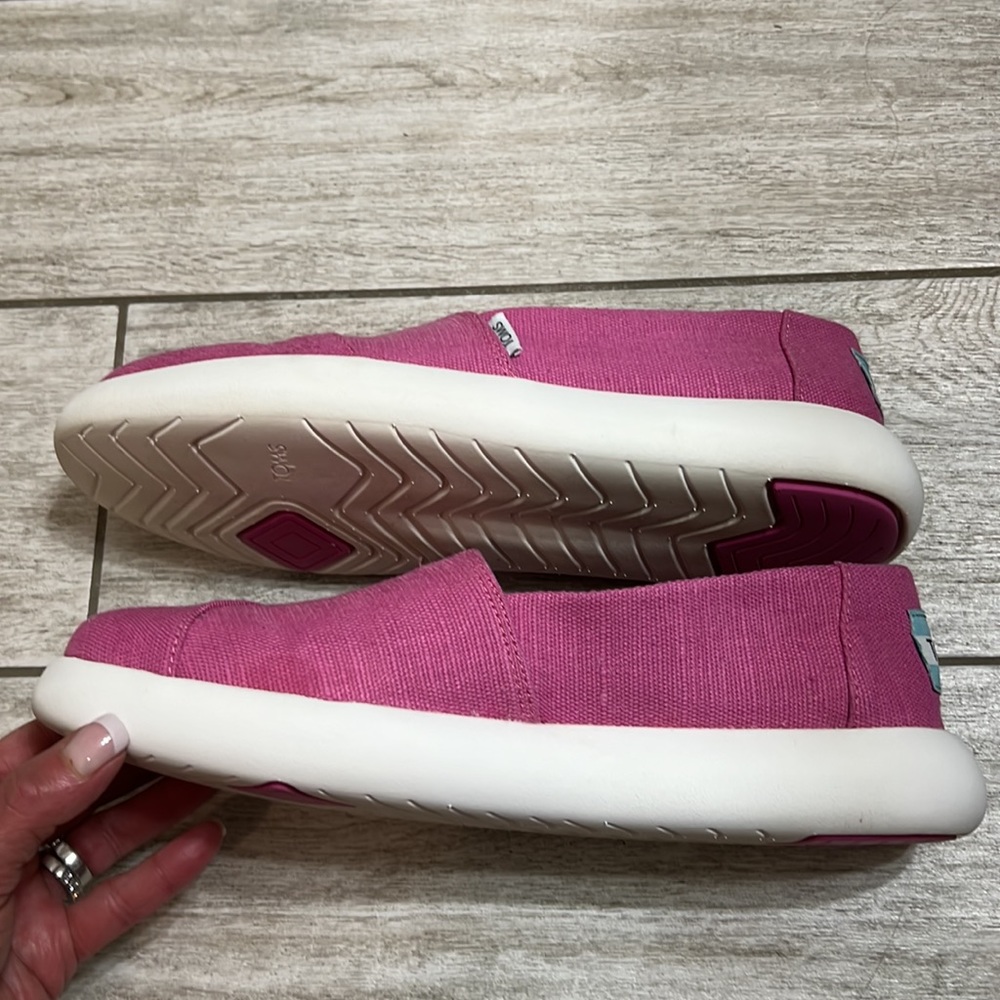 Toms Pink & White Canvas Slip Ons-9.5 - Picture 2 of 9